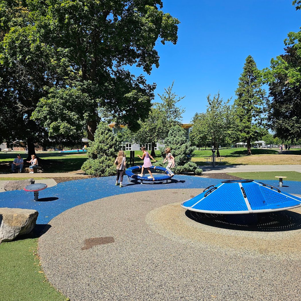 Les Gove Park 2